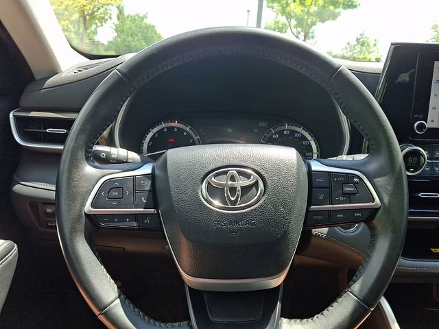 Used 2023 Toyota Highlander XLE FWD image 20