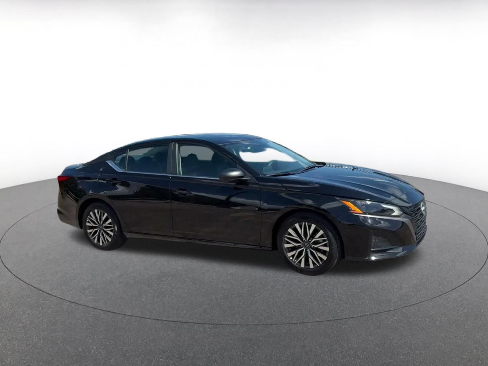Used 2026 Nissan Altima 2.5 SV FWD image 2