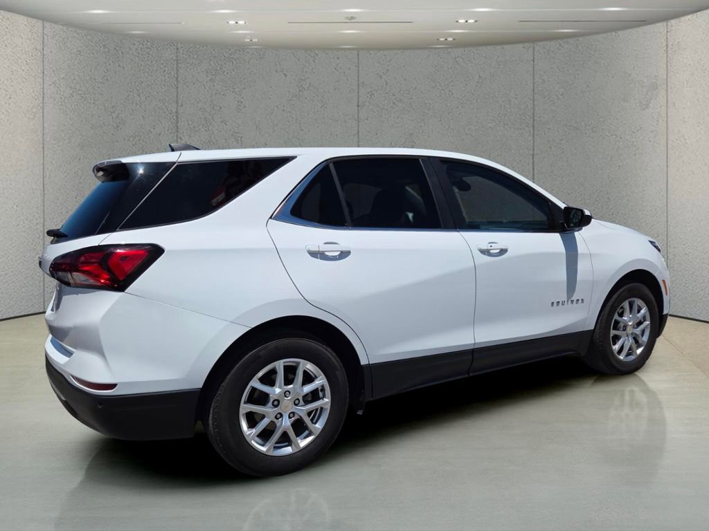 Used 2024 Chevrolet Equinox LT FWD image 3
