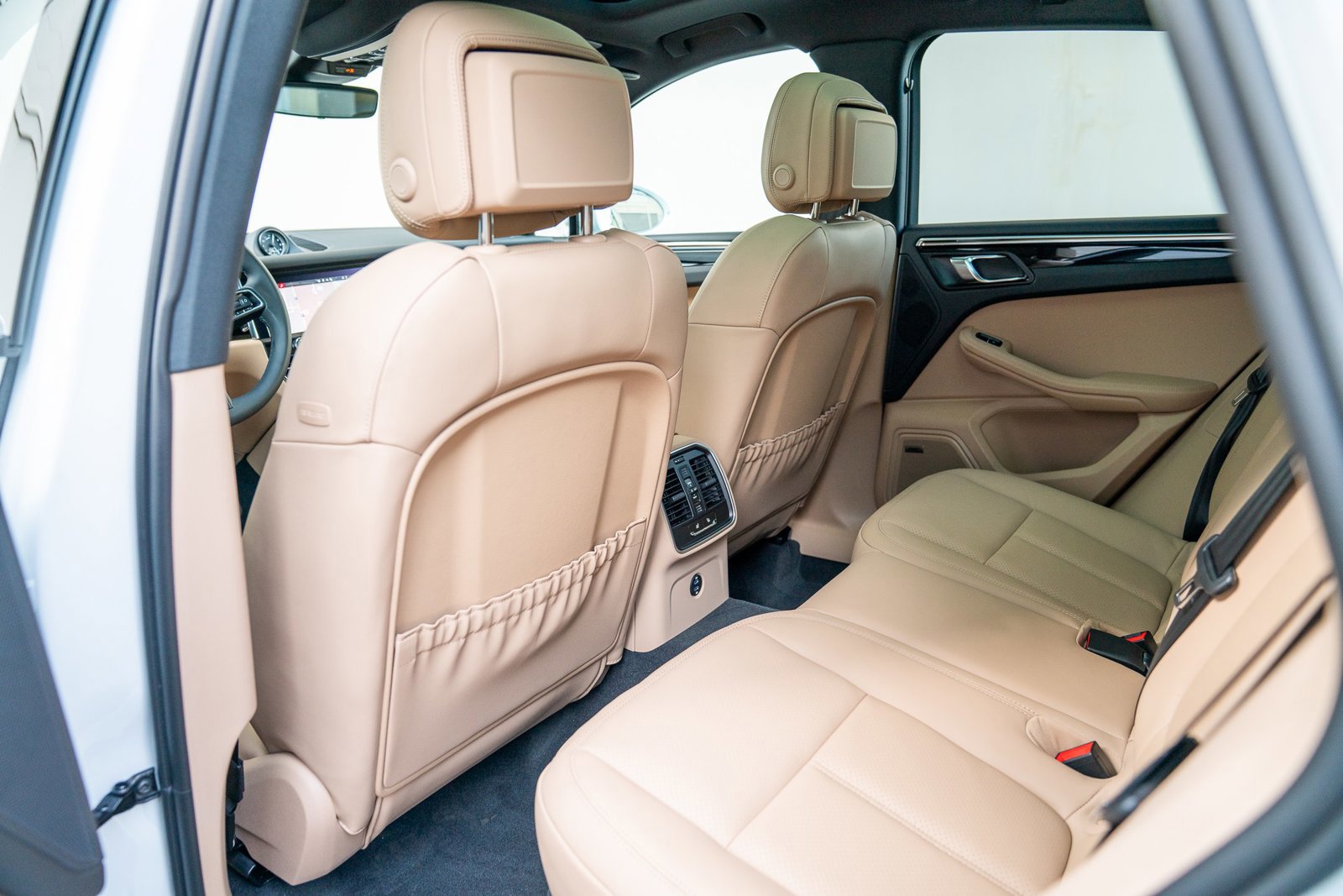 Certified 2025 Porsche Macan image 19