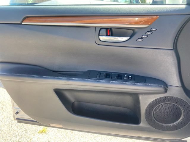 Used 2013 Lexus ES 300h w/ Luxury Pkg FWD image 16