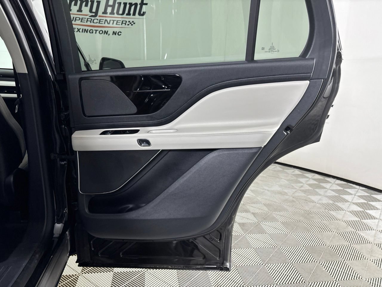 Used 2026 Lincoln Aviator 2WD image 30