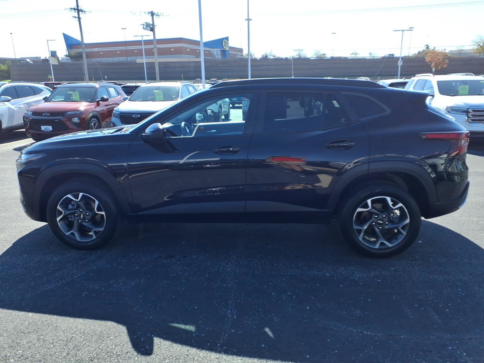 Used 2024 Chevrolet Trax LT w/ Driver Confidence Package FWD image 4
