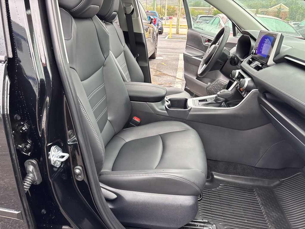 Used 2025 Toyota RAV4 XLE Premium AWD/4WD image 39
