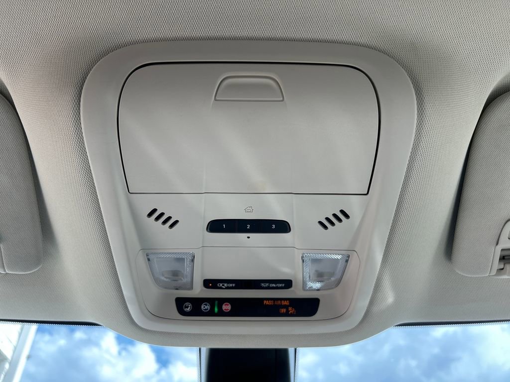 Used 2023 Buick Enclave Essence image 18