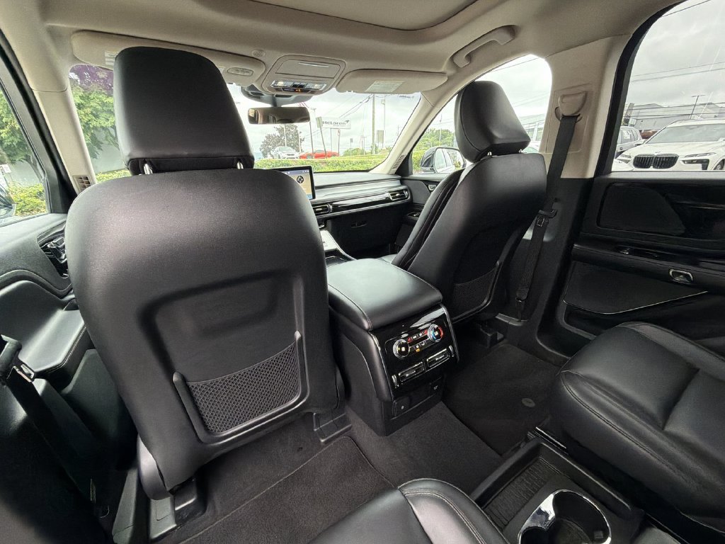 Used 2023 Lincoln Aviator AWD w/ Premium Package image 20