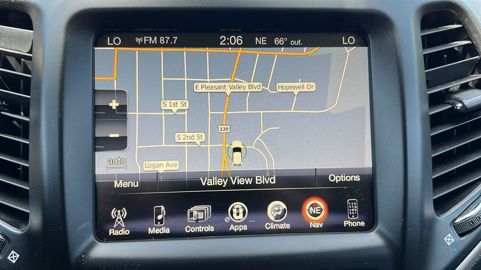 Used 2017 Jeep Cherokee 75th Anniversary AWD/4WD image 30