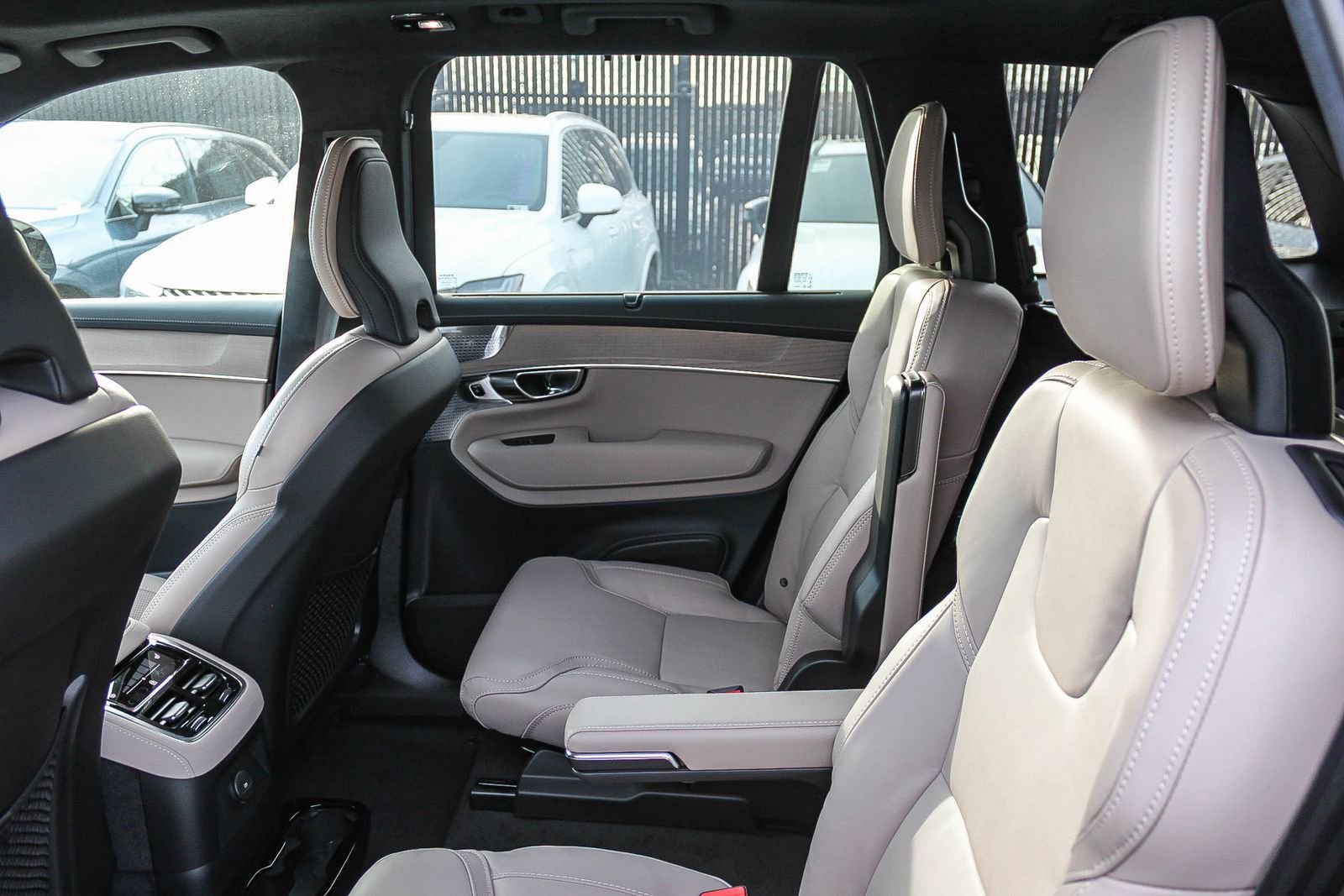 New 2026 Volvo XC90 T8 Ultra w/ Lounge Package image 21