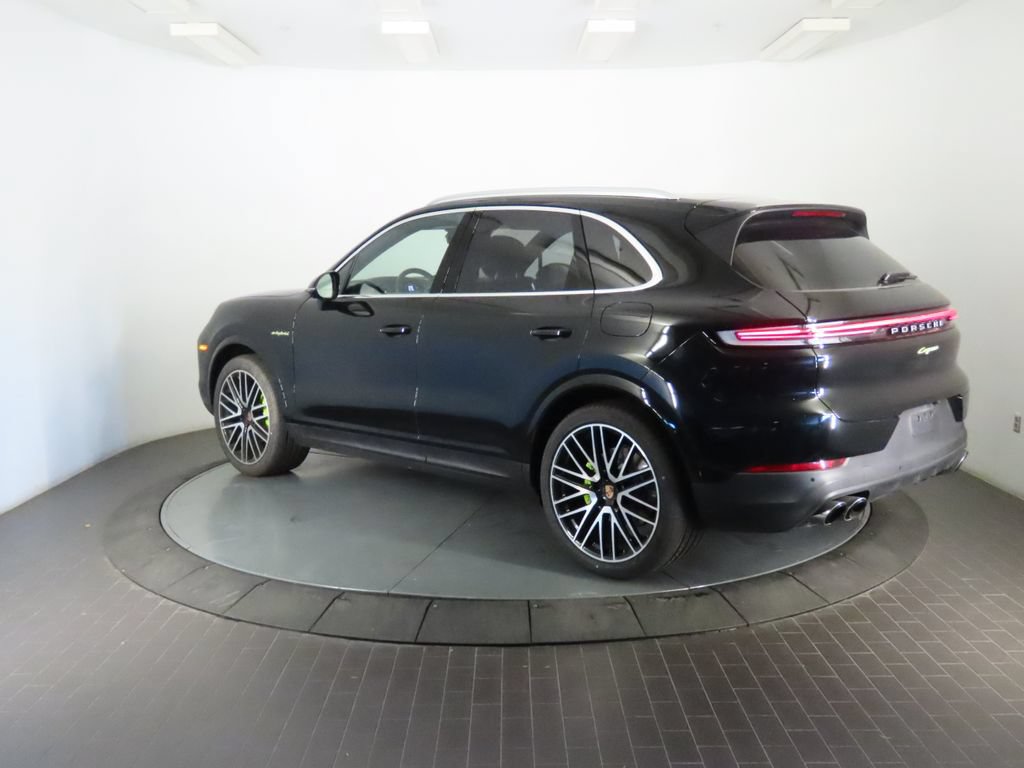 Certified 2026 Porsche Cayenne E-Hybrid AWD/4WD image 3