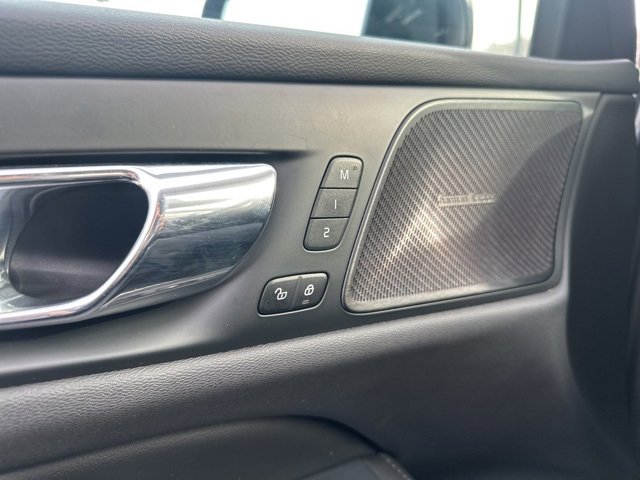 Used 2019 Volvo S60 T6 Momentum w/ Multimedia Package image 31