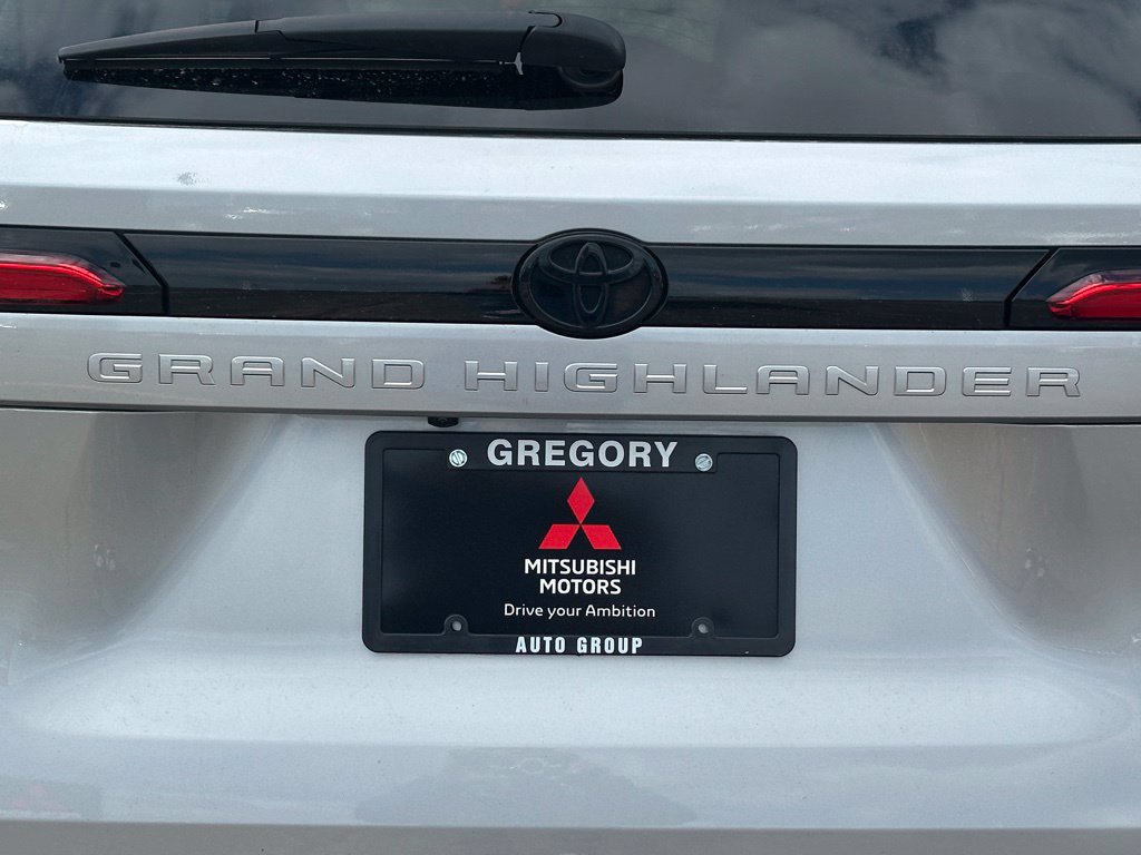 Used 2024 Toyota Grand Highlander AWD image 13