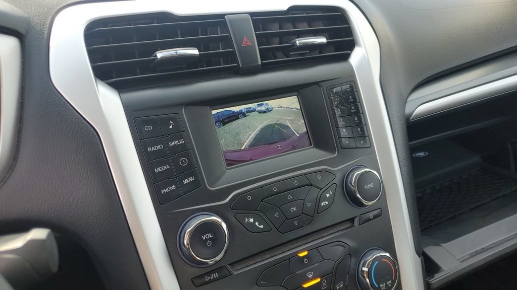 Used 2015 Ford Fusion SE FWD image 15
