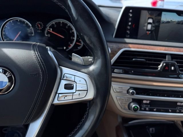 Used 2018 BMW 750i RWD image 39