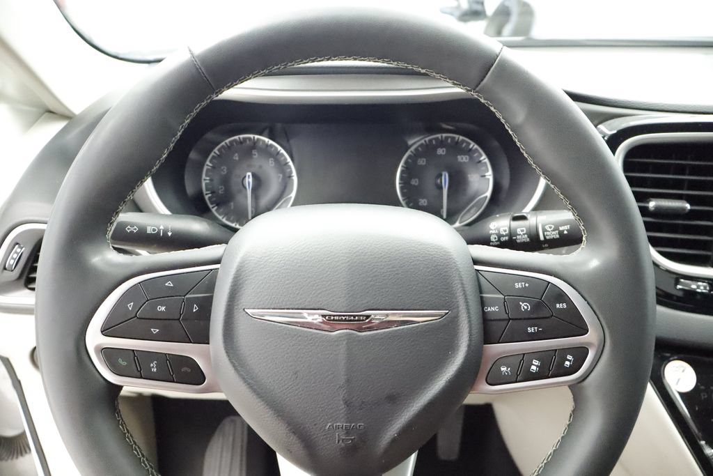 Certified 2023 Chrysler Pacifica Touring-L FWD image 18