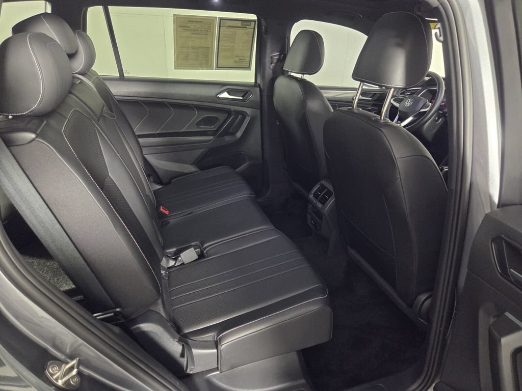 Used 2023 Volkswagen Tiguan SE R-Line FWD image 30