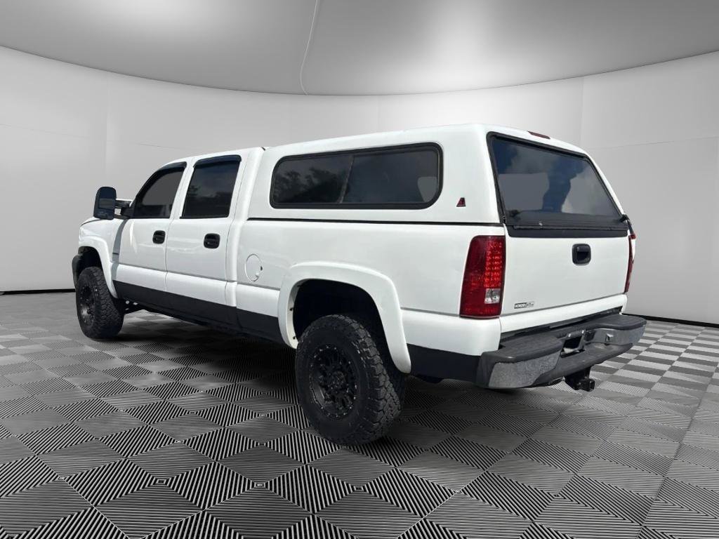Used 2005 Chevrolet Silverado 2500 LS w/ Heavy-Duty Power Package AWD/4WD image 3