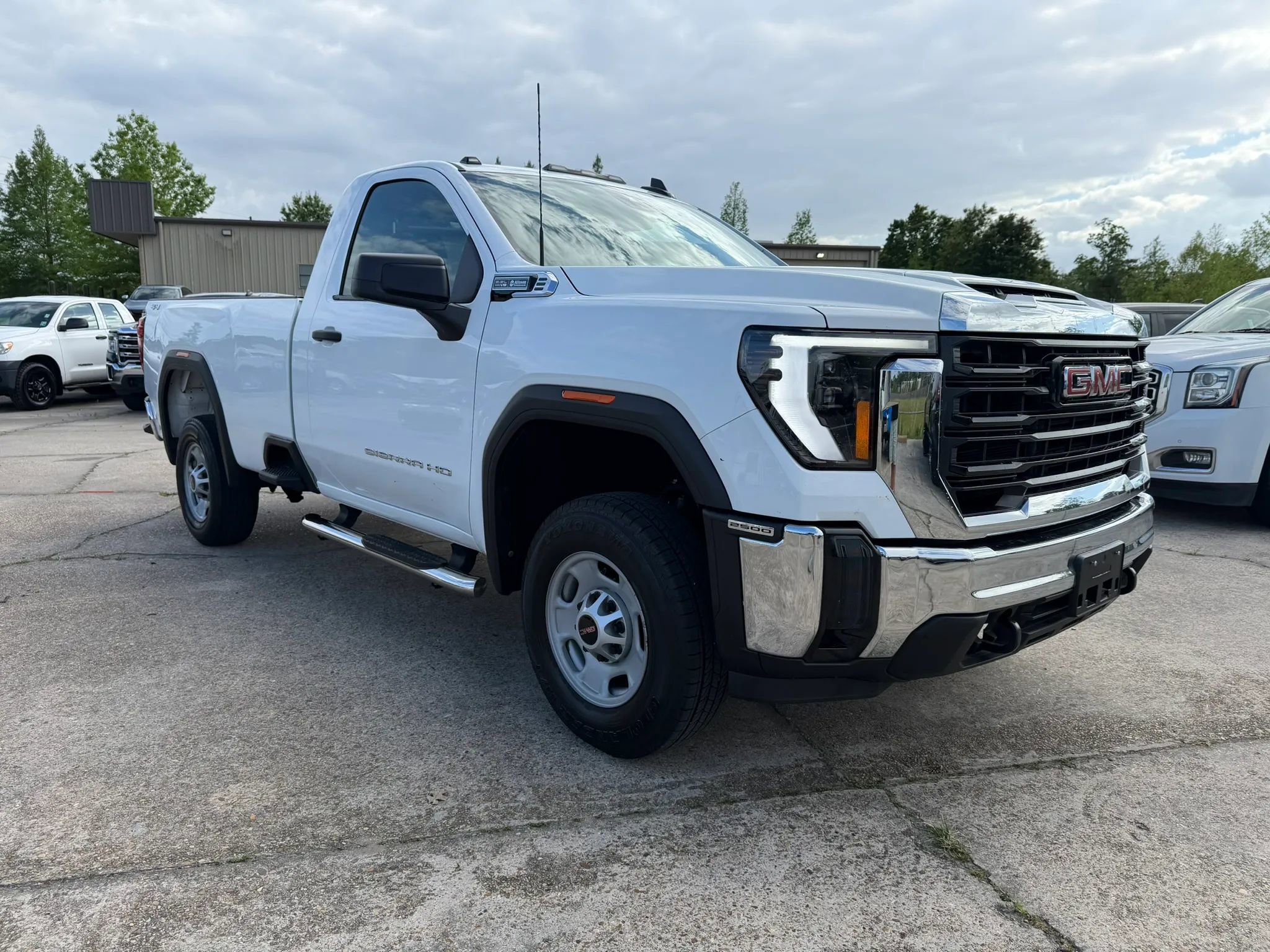 Used 2024 GMC Sierra 2500 Pro w/ Convenience Package AWD/4WD image 7