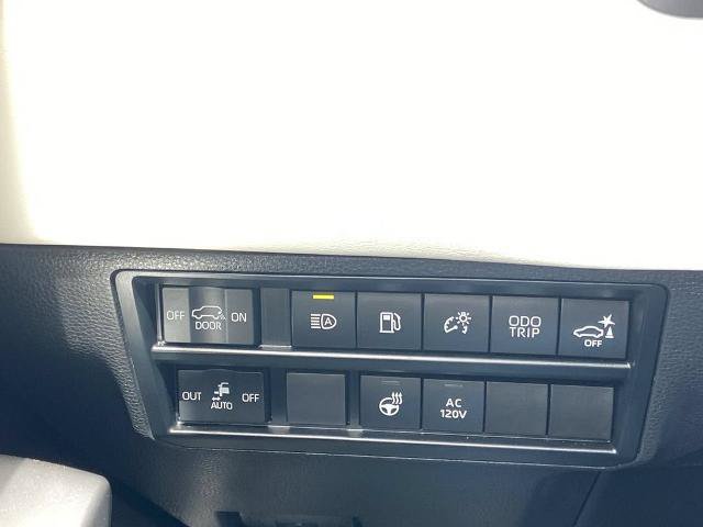 Used 2023 Toyota Sequoia Capstone AWD/4WD image 14