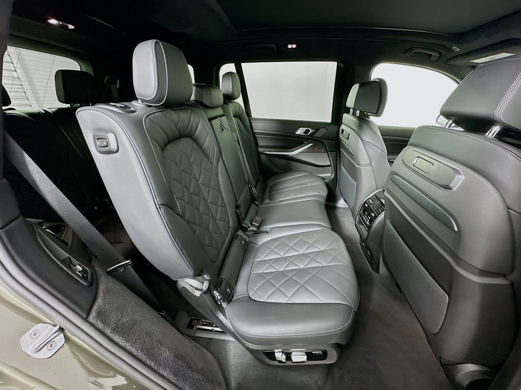 Used 2025 BMW X7 xDrive40i w/ Premium Package AWD/4WD image 29