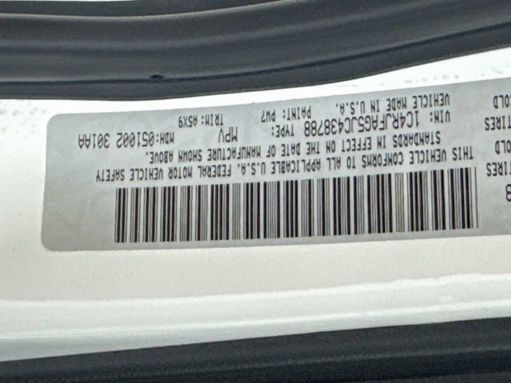 Used 2018 Jeep Grand Cherokee Laredo AWD/4WD image 39