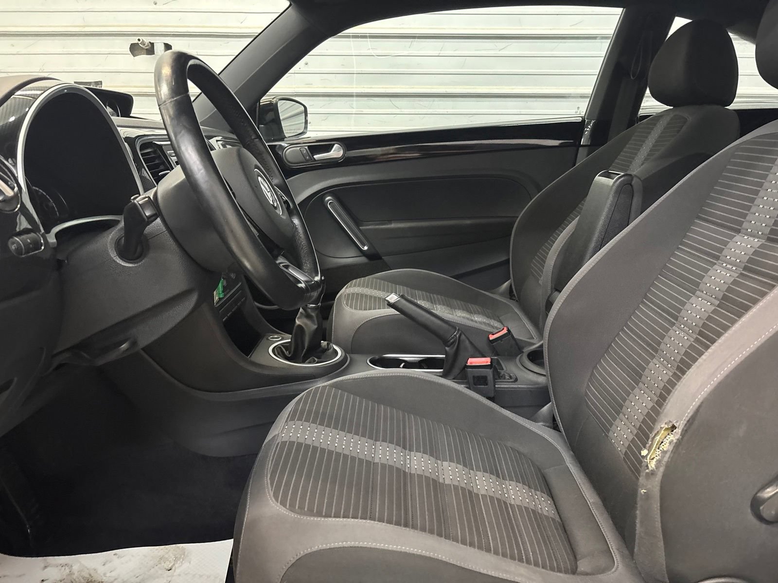 Used 2014 Volkswagen Beetle R-Line FWD image 12