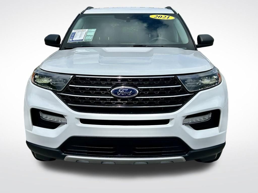 Used 2021 Ford Explorer XLT w/ Equipment Group 202A RWD image 2