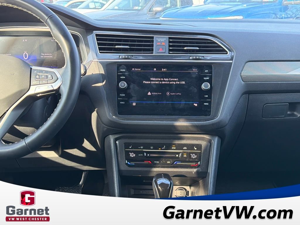 Certified 2024 Volkswagen Tiguan SE w/ Panoramic Sunroof Package image 15