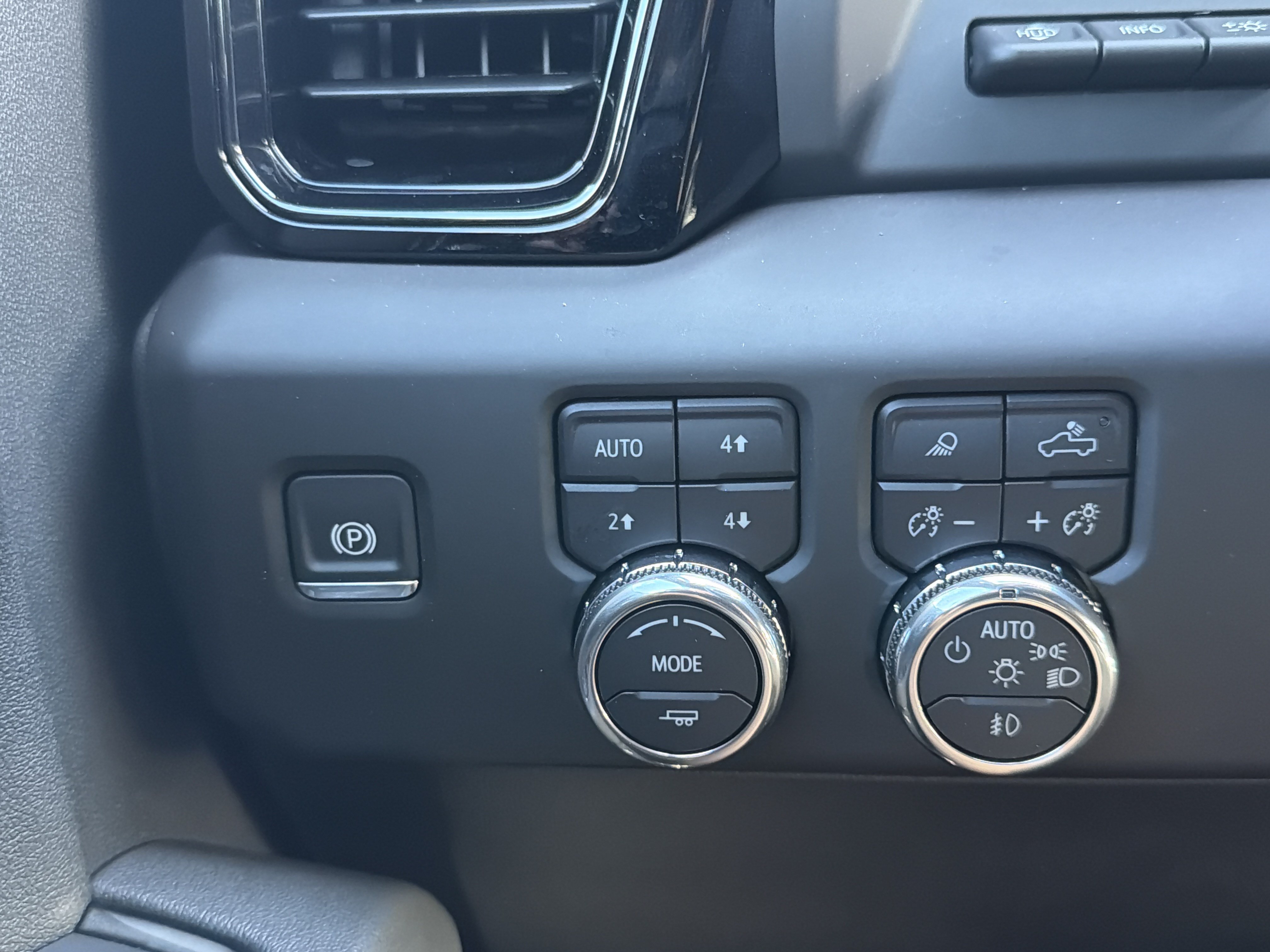 Used 2025 GMC Sierra 2500 AT4 w/ AT4 Premium Plus Package AWD/4WD image 31
