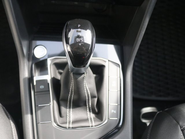 New 2025 Volkswagen Taos SE image 18