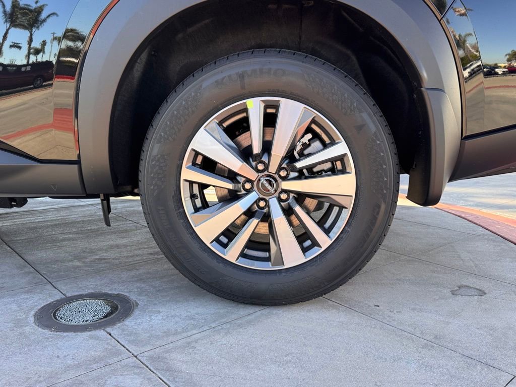 New 2025 Nissan Pathfinder SL image 8