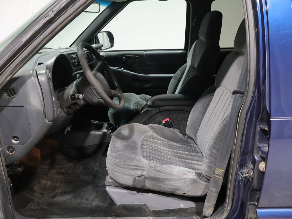 Used 2000 Chevrolet Blazer LS w/ LS Preferred Equipment Group AWD/4WD image 9