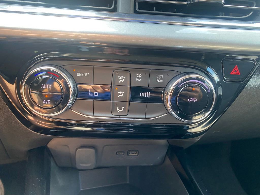 Used 2025 Chevrolet Trax LT FWD image 20
