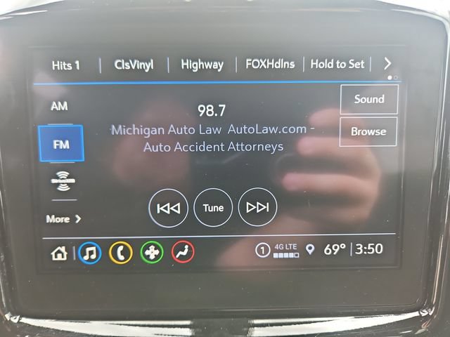 Used 2023 Chevrolet Traverse LT FWD image 20