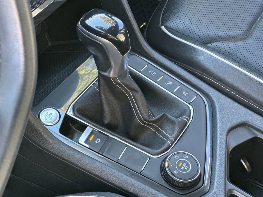 Used 2022 Volkswagen Tiguan SEL R-Line image 18