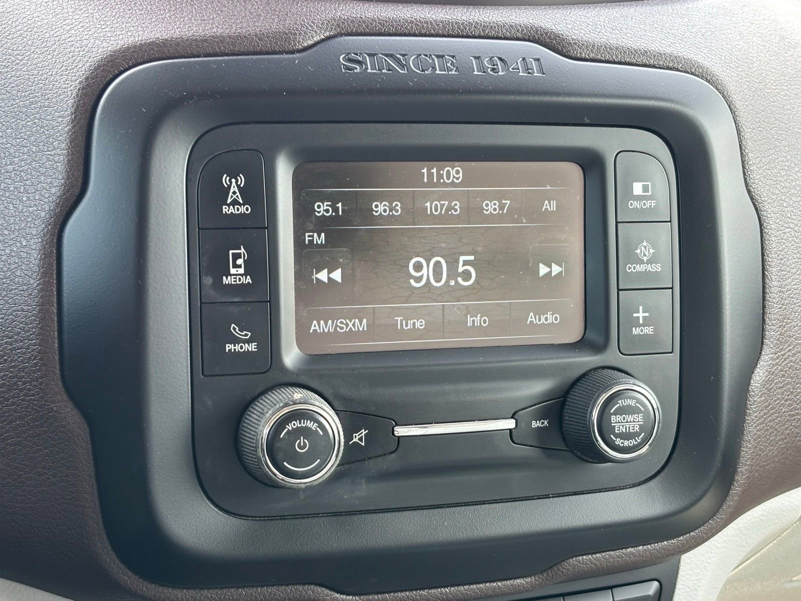 Used 2015 Jeep Renegade Latitude FWD image 7