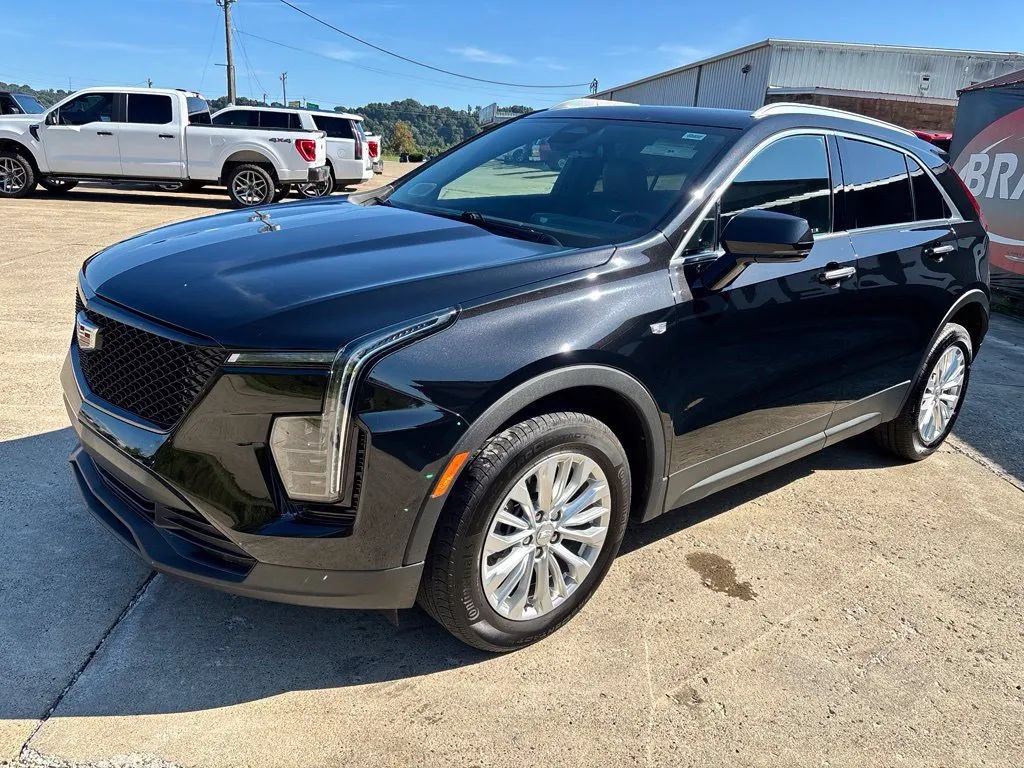 Used 2024 Cadillac XT4 Luxury w/ Cold Weather Package AWD/4WD image 4