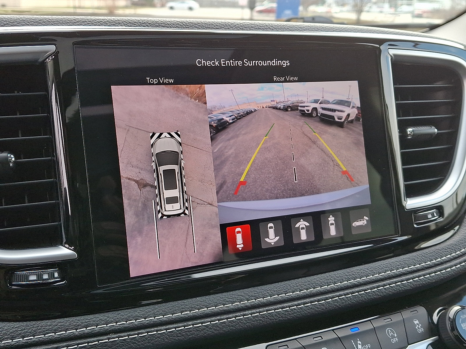 Used 2023 Chrysler Pacifica Limited image 20