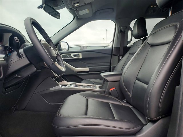 Used 2023 Ford Explorer XLT w/ Equipment Group 202A image 5