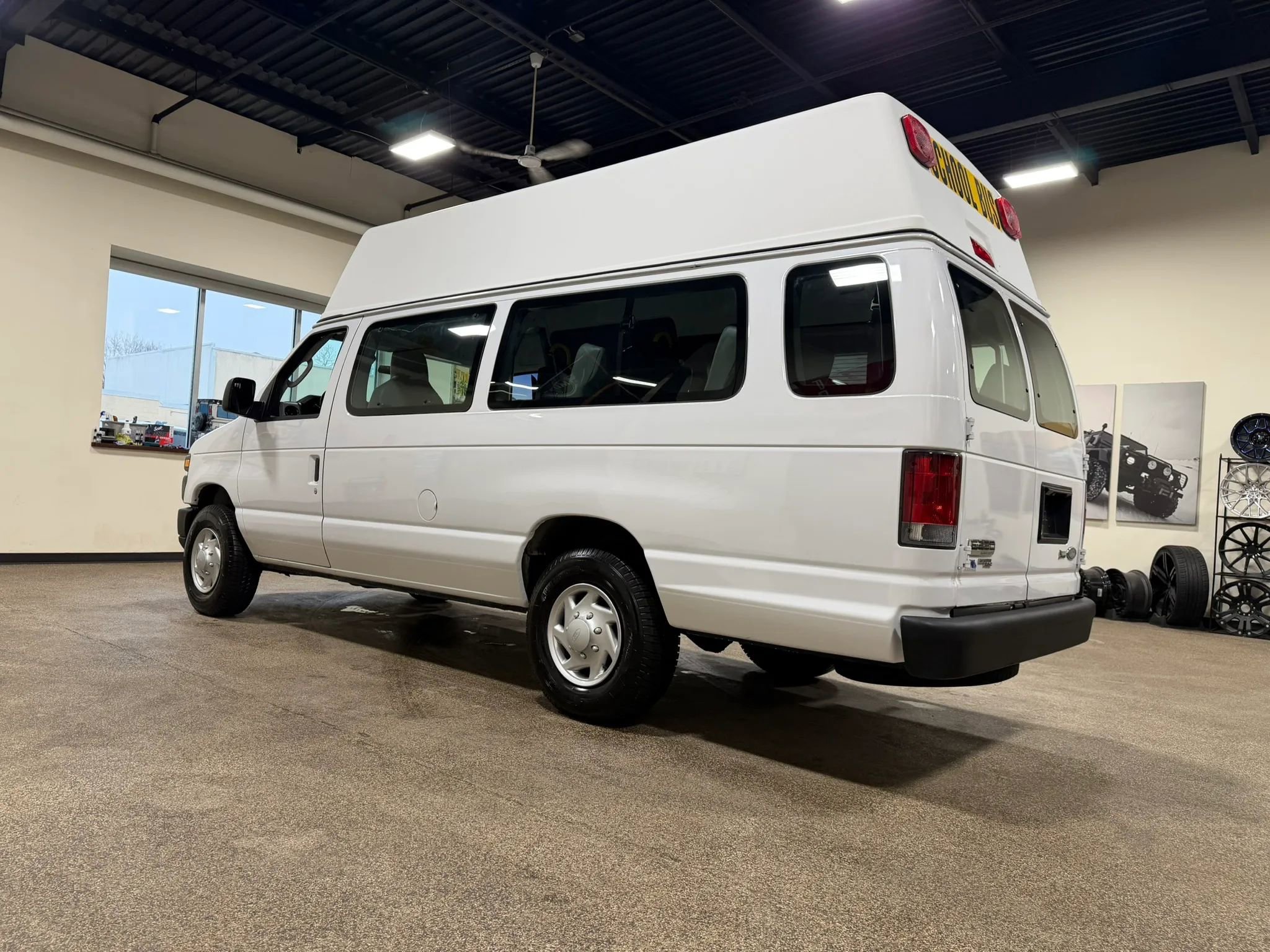 Used 2014 Ford E-250 and Econoline 250 Extended w/ Power Group RWD image 8