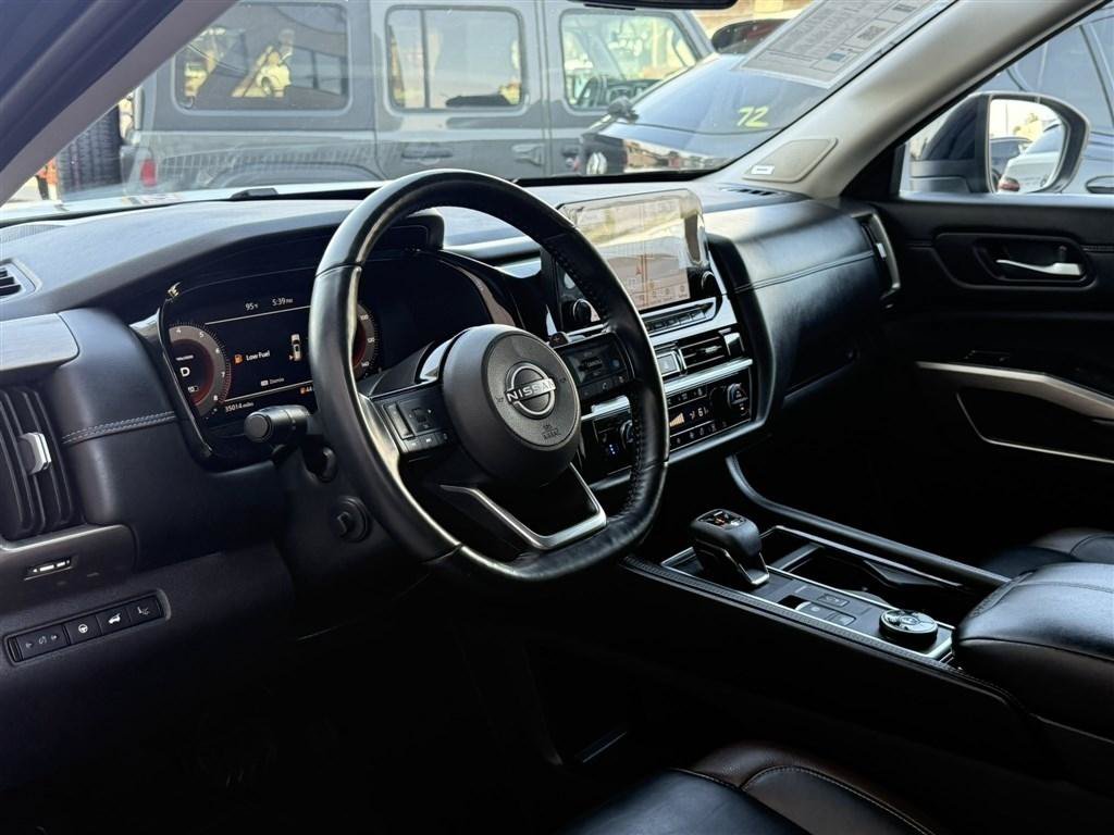 Used 2023 Nissan Pathfinder Platinum AWD/4WD image 18