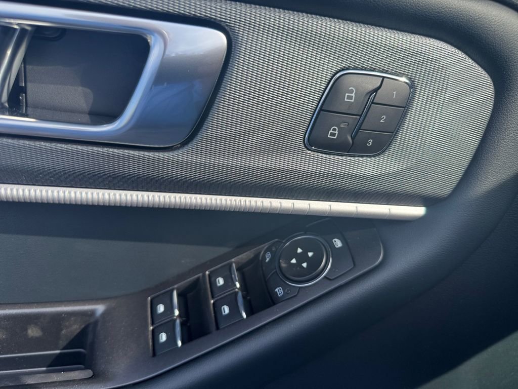 New 2026 Ford Explorer ST-Line w/ ST-Line Street Pack image 24