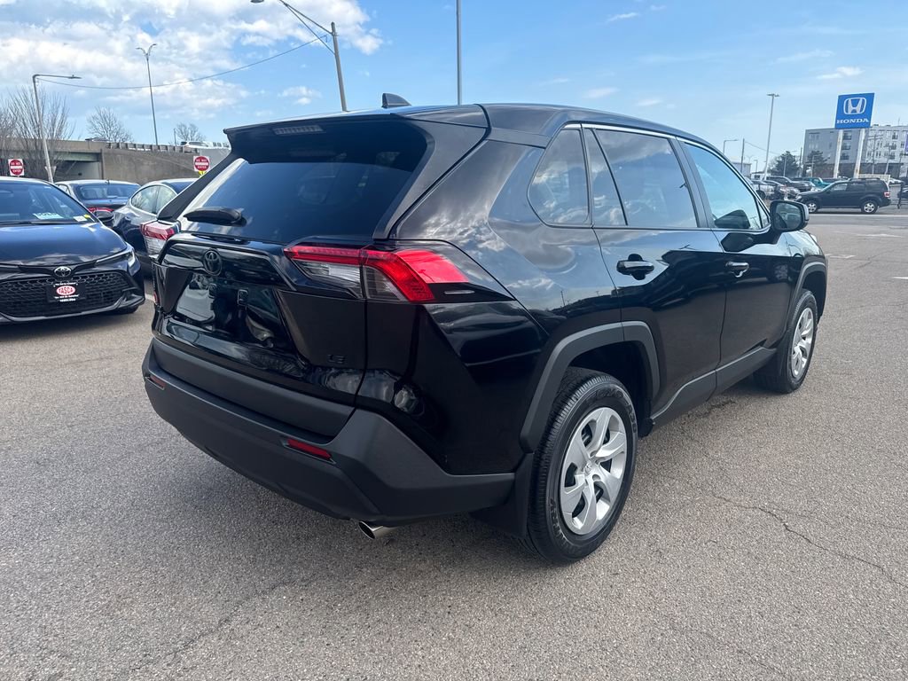 Used 2023 Toyota RAV4 LE image 8