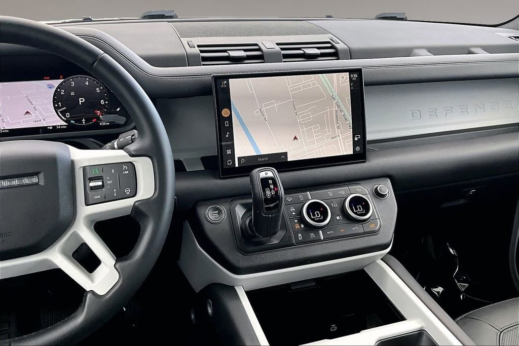 Used 2025 Land Rover Defender 90 X-Dynamic SE image 9