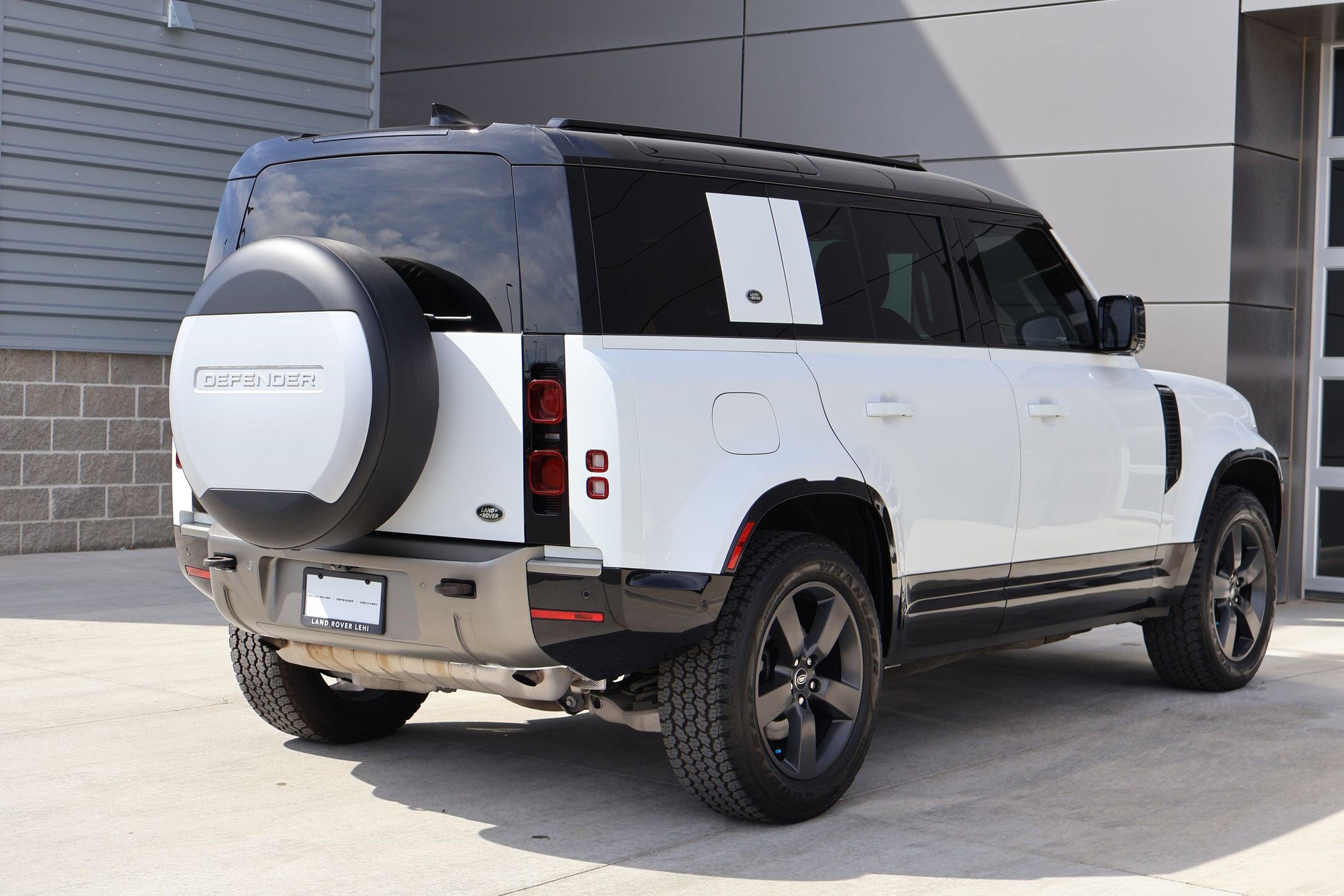 Certified 2023 Land Rover Defender 110 X-Dynamic SE image 7