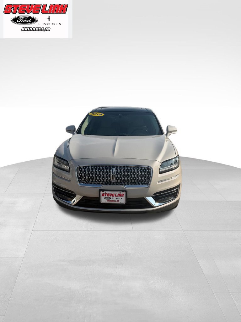 Used 2019 Lincoln Nautilus Select AWD/4WD image 2