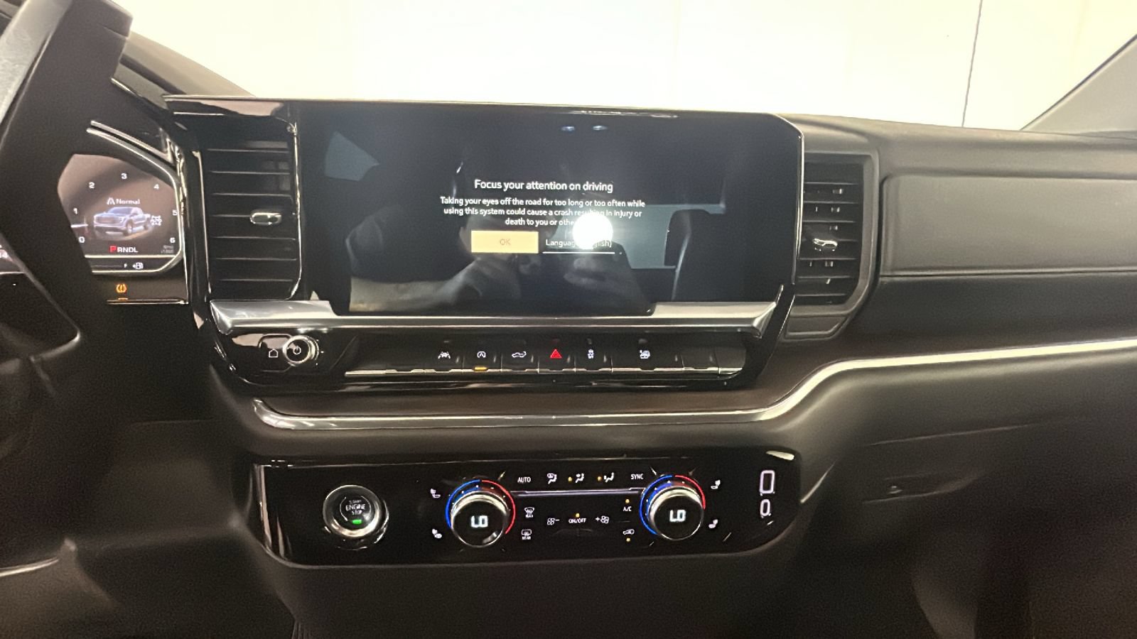 Used 2024 GMC Sierra 1500 SLT AWD/4WD image 28