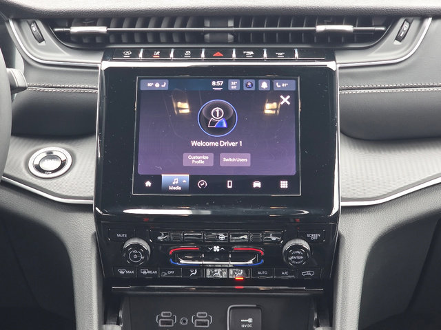 Certified 2025 Jeep Grand Cherokee Altitude image 3