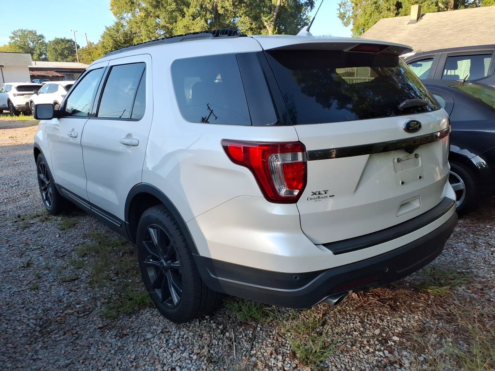 Used 2018 Ford Explorer XLT w/ Equipment Group 202A FWD image 6