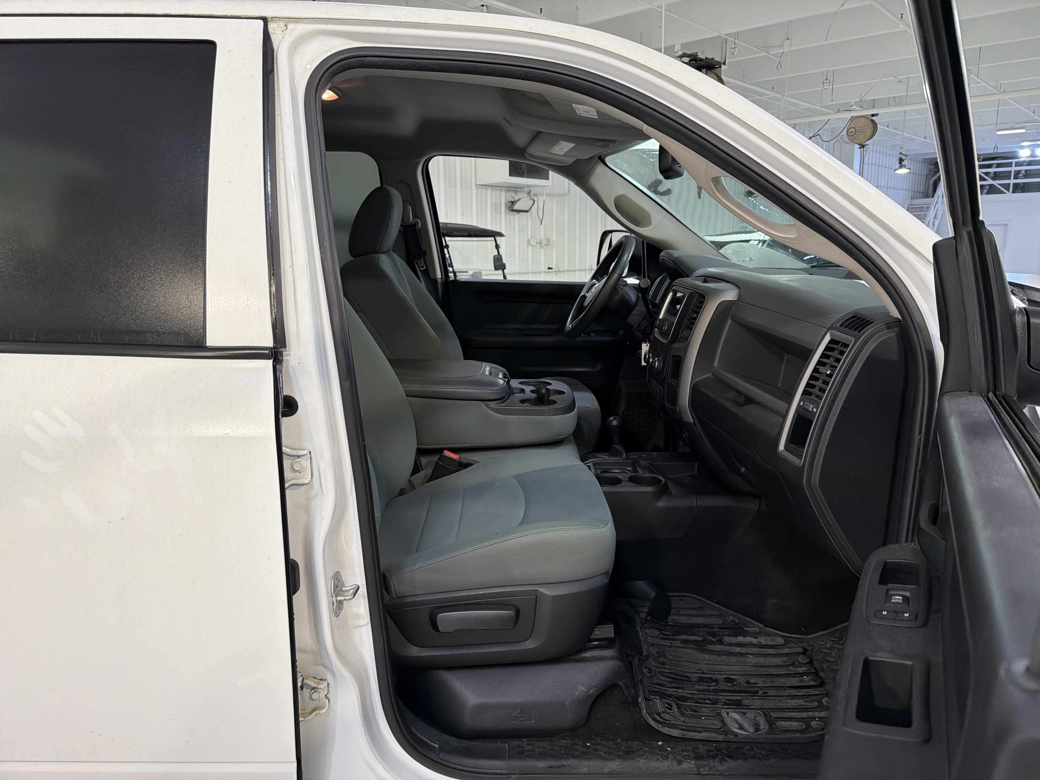 Used 2018 RAM 2500 Tradesman w/ Chrome Appearance Group AWD/4WD image 13