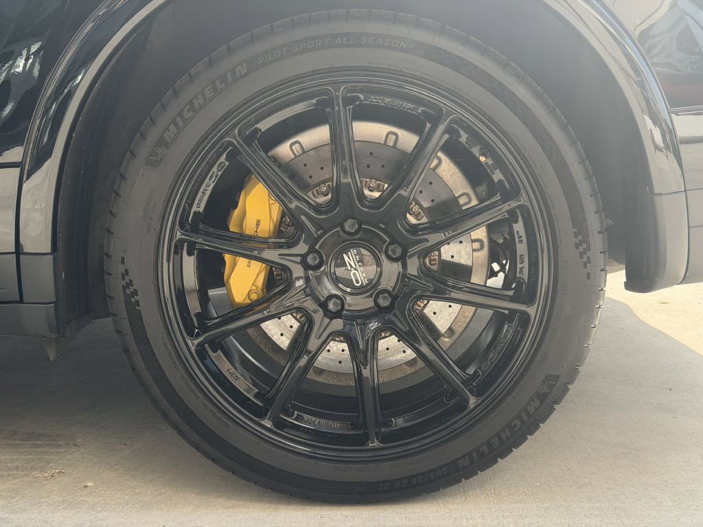 Used 2018 Porsche Cayenne Turbo S AWD/4WD image 12